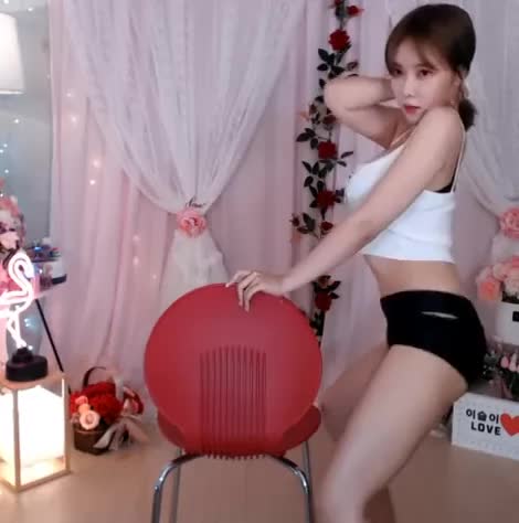 LeeSeulli Bouncing her Fine Ass
