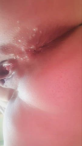 Stretching my tight wet ass ?