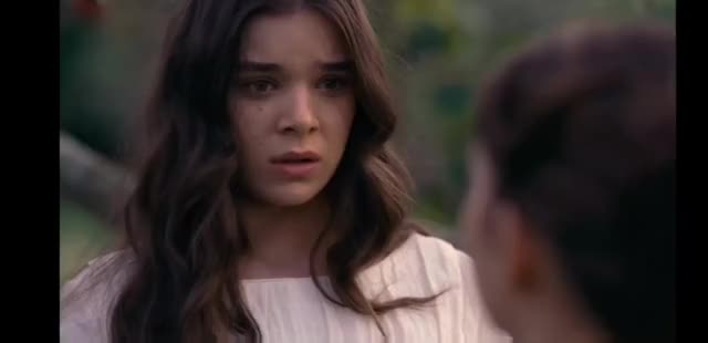 Hailee Steinfeld in Dickinson