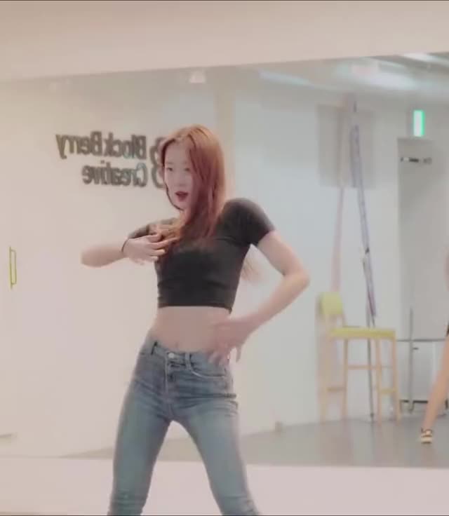 Loona Yves