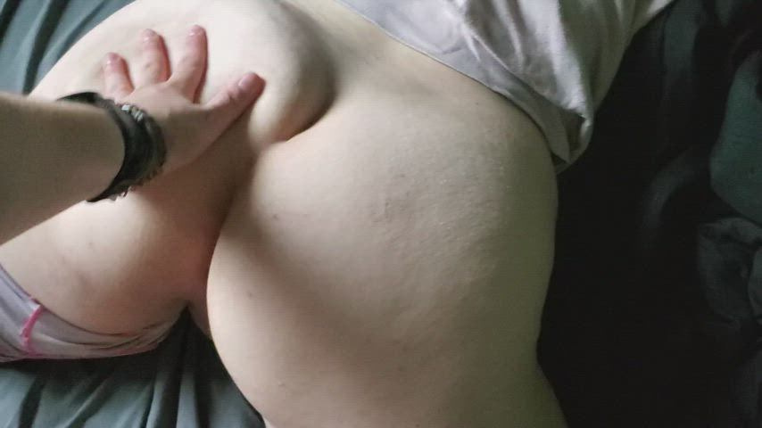 Showing my ass with some help 🥰😚