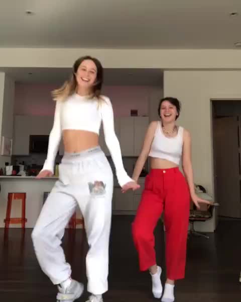 dancin in the sunlight with my best friend ??