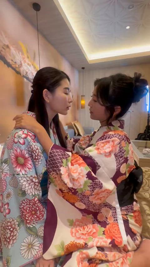 Japanese kissing