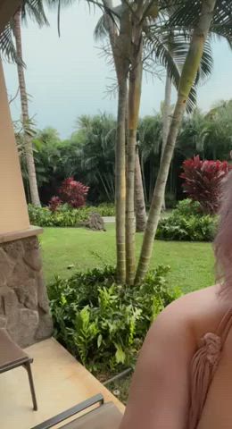 Hawaii gets me so horny 🍍