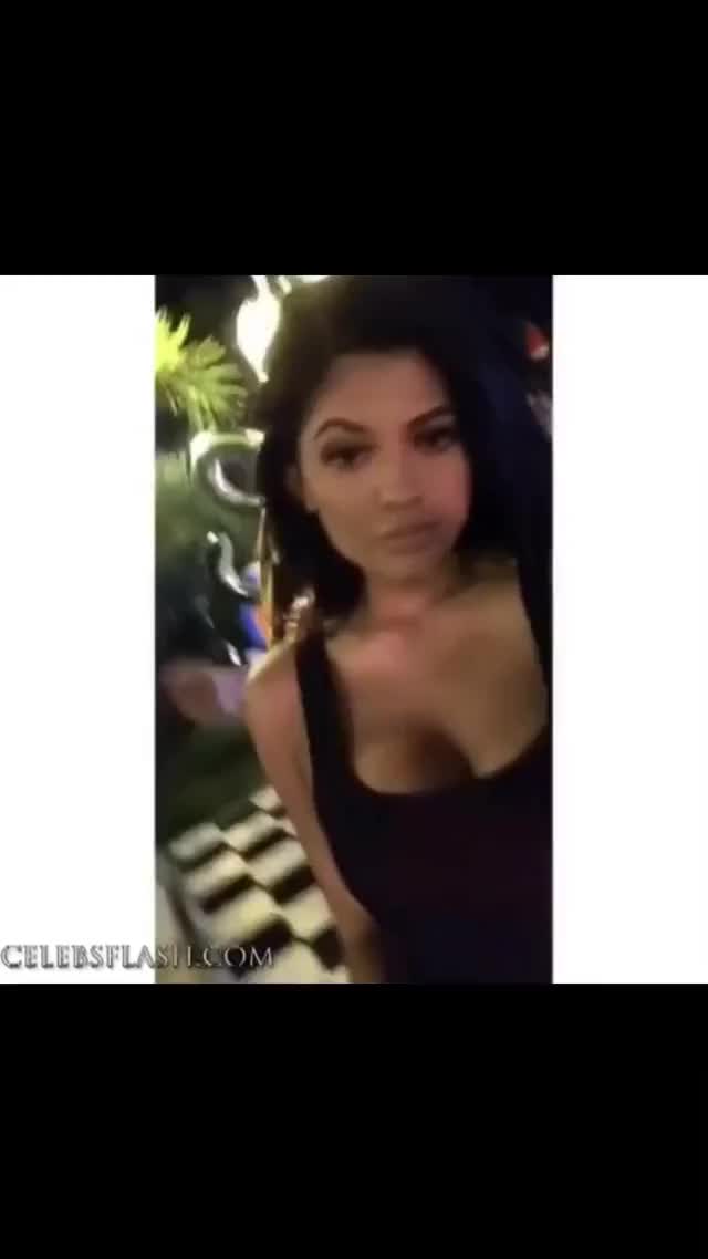 Kylie Jenner gif