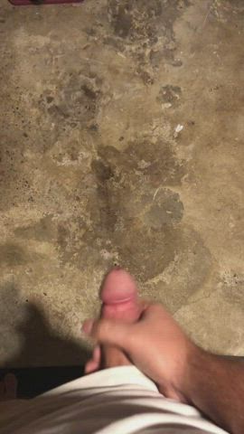 Spraying lots of cum 💦💦