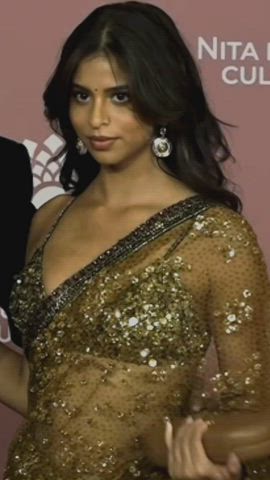 Nepo-r@and Suhana khan ... saree pehen ke bhi kyun aayi tum..golden bra par kapda