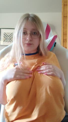 Casually recording my tits while gaming, because I am a little slut😋