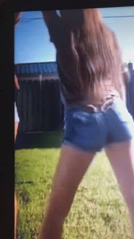 Shaking ass deserved my cum