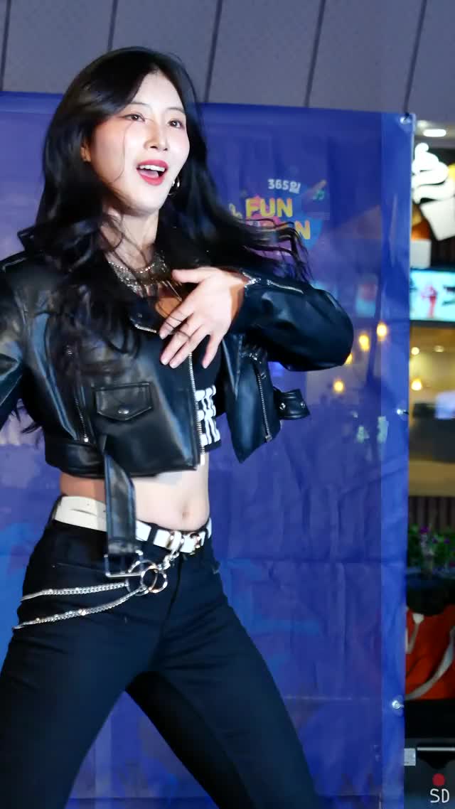 191101 크랙시(CRAXY) '(G)-DLE Uh-oh' cover [4k] 우아 WooAh [iHmsCPPbGYY]-3