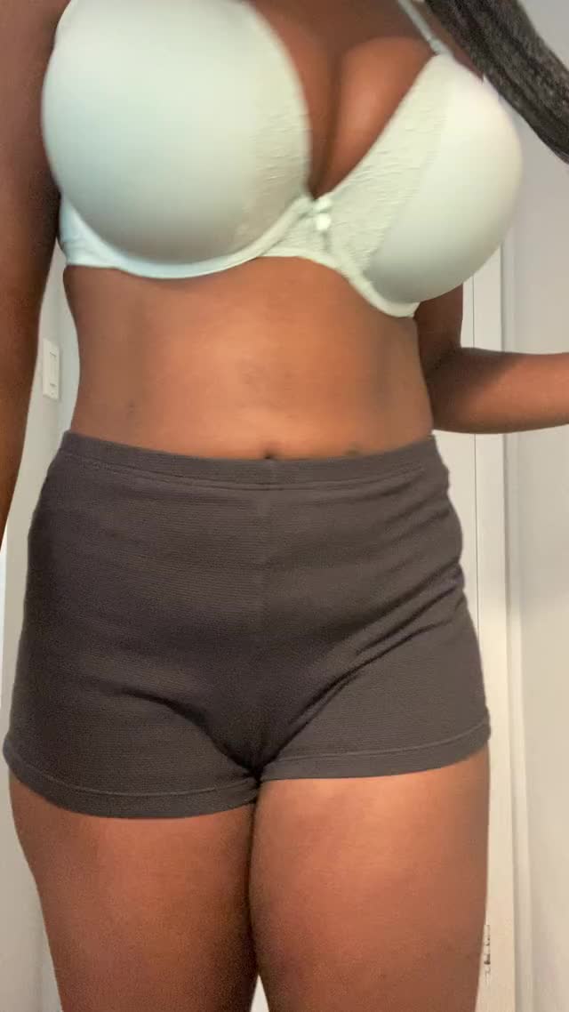 [OC] my bra really pushes up my girls when i need it