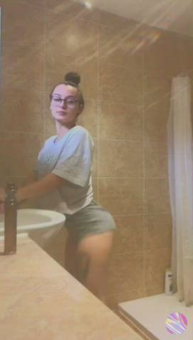 KATIE M TWERK ??????