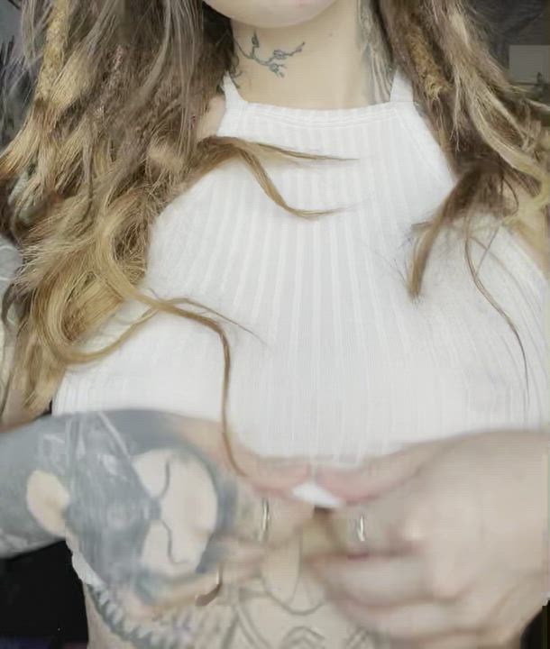 Flashing my favourite piercings 😍