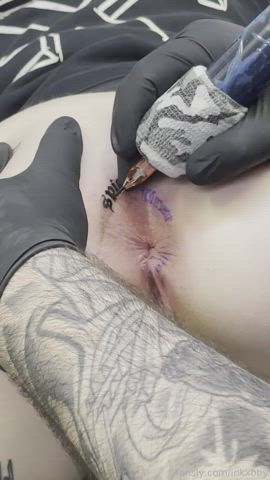Inkbbyx gets her asshole tattoed