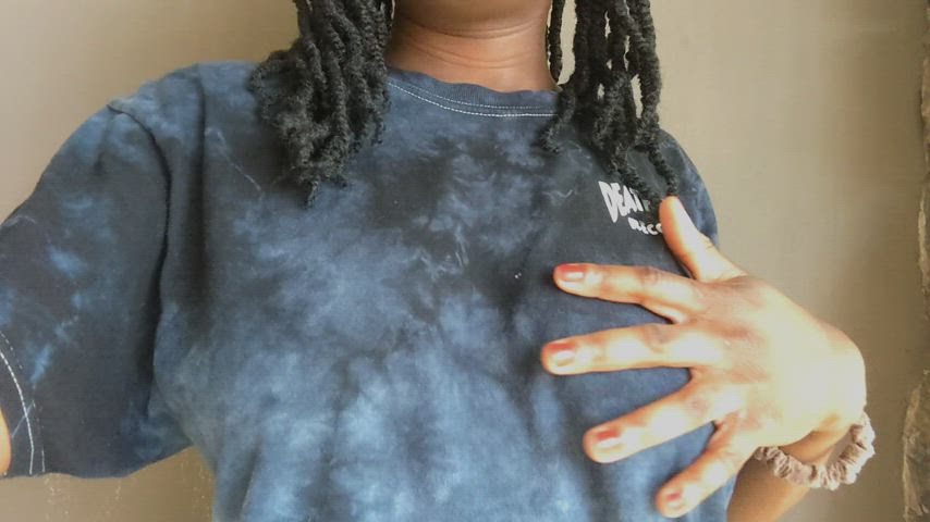Love how they jiggle when the shirt comes up 🥰