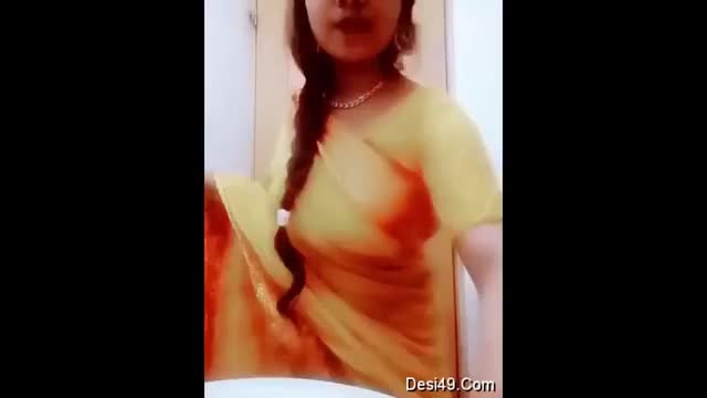 Sexy Aunty Udressing