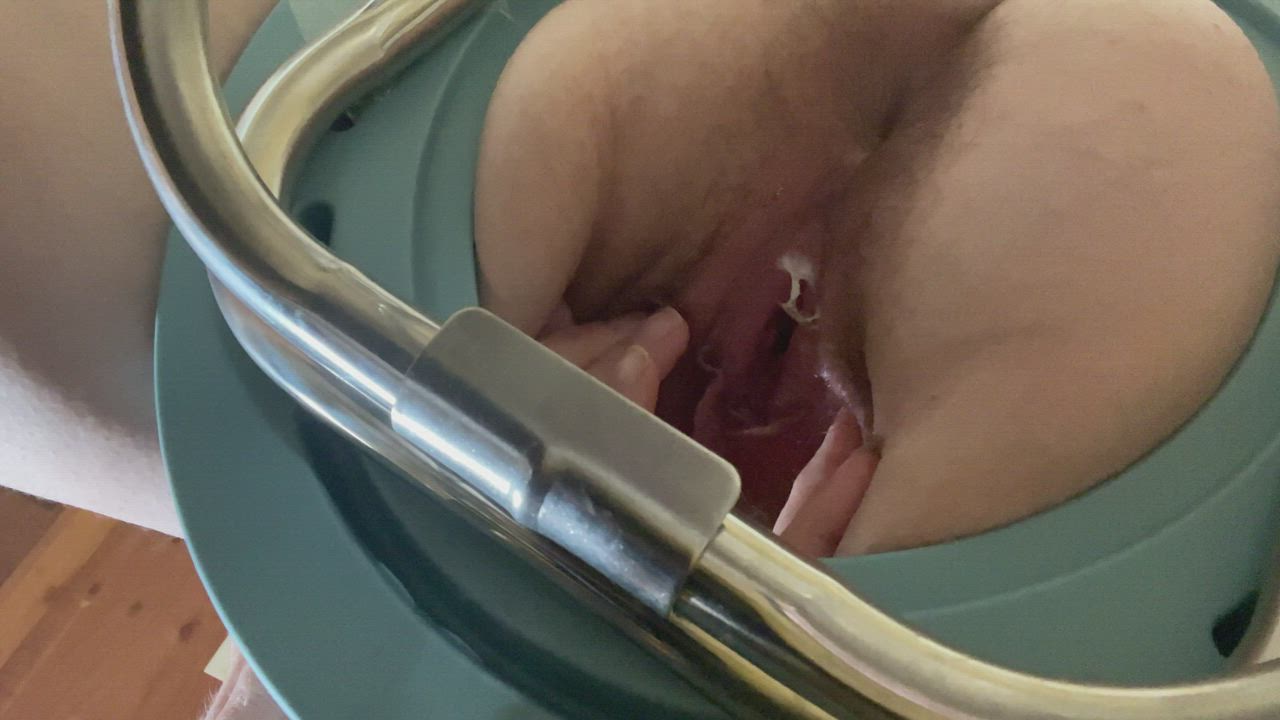 My sexy ass wifey 28f mom of 3 pissing after using kegel this morning, gets her so