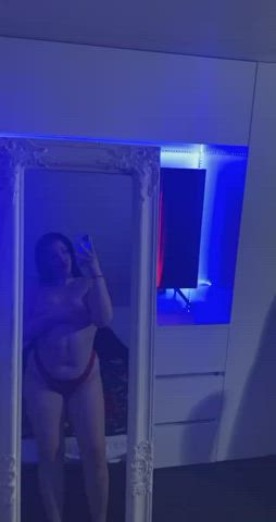 Showing my boobs on reddit makes me kind of horny