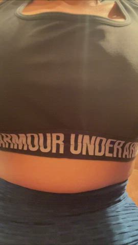 Do you wanna be friends with benefits with this milf from next door.. 39yo,