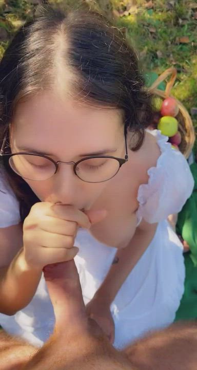 Big mouthful in the orchard <3