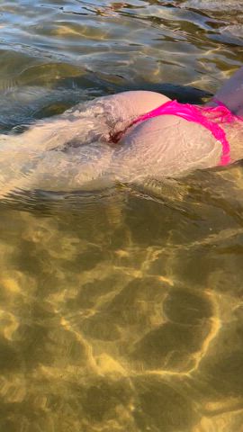 ass big ass booty brunette outdoor swimming pool tease underwater wet wetting gif