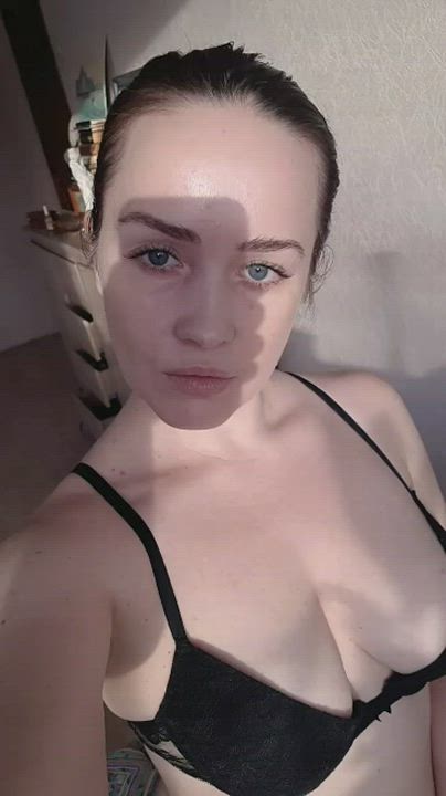 Sexting and dick rate is open in my fansly.com/willytr Would be so happy to see you