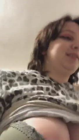 Flashing bra and huge ass + full vid in the comments