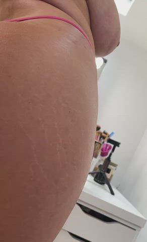 Thick White Bubble Butt Up Close