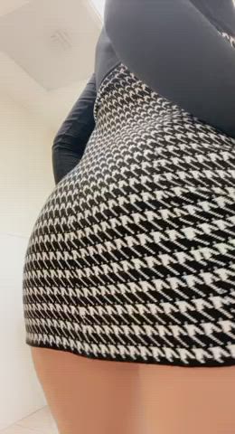 playing with ass at work today ?