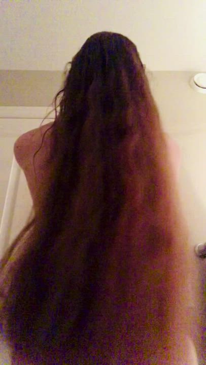 Giving my scalp a little love after taking my braids out, although it always feels