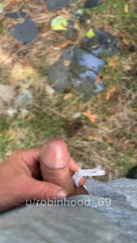 Suck him during peeing