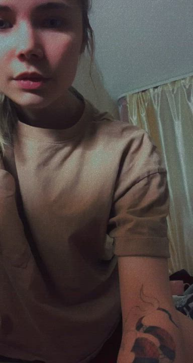 nude selfie from 19 yo college sluts:)