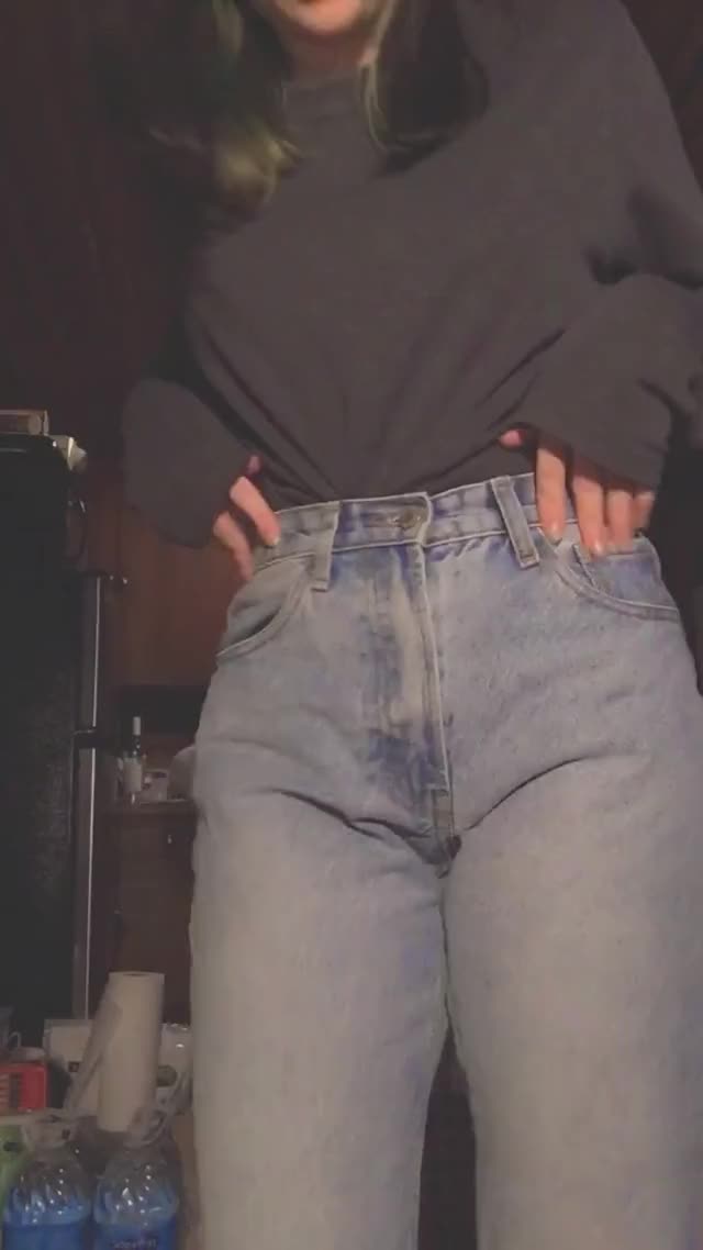 Not a milf, but still love mom jeans ?