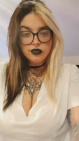 Just a simple goth chick whose nips won't stay in her bra.?‍♀️