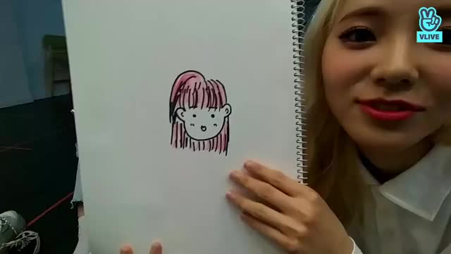 V LIVE - [이달의 소녀] 제1회 이달의 소녀 사생대회 73