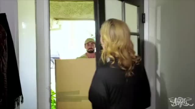 Tgirl Kayleigh Coxx gets a big package by delivery guy