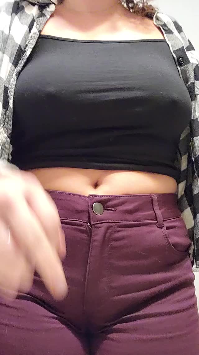 Sooo bored at work, entertain me? (F)