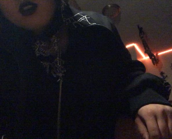 Wondering you’d like a Filipina goth like me🥺🖤🥺