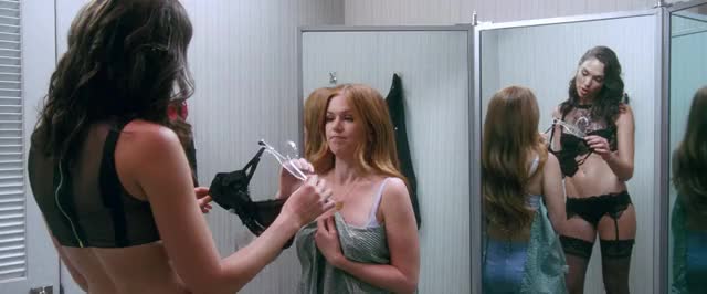 Gal Gadot & Isla Fisher in Keeping Up with the Joneses (2016)-2