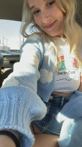 Natural Tits Perky Girl show in car