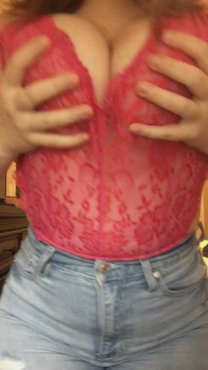 Pale, natural titty drop 😘