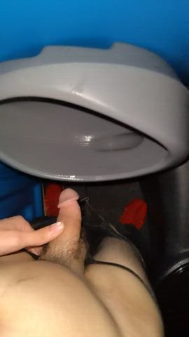 A piss play be fun in here