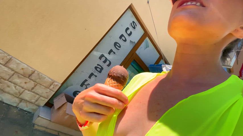 Join me as I push the limits of public exhibitionism, baring my body and masturbating