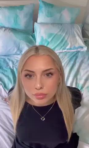 Wonderful blonde babe 💕