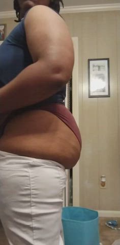 The only problems I need in my life is getting this ass in these pants!! 😊😇