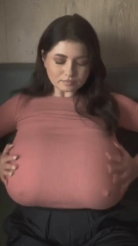 big tits tits boobs natural tits huge tits 60fps reveal gif