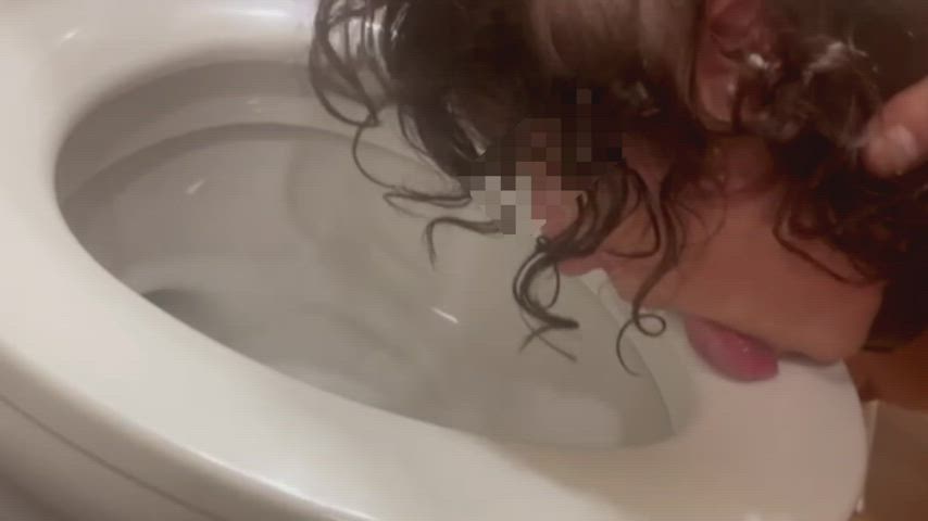 Using [M]my [F]property's face to clean the toilet