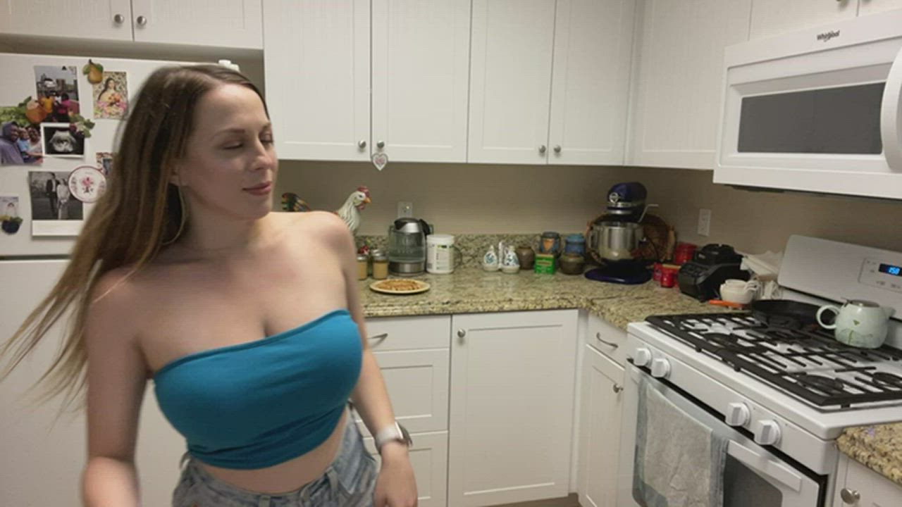 Big Tits Dancing Huge Tits gif