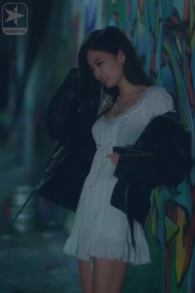 Jennie - 'SOLO' M/V 8-1