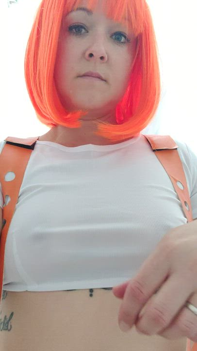 Cosplay peekaboo!